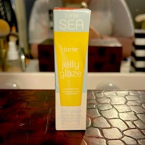 Tarte sea jelly glaze